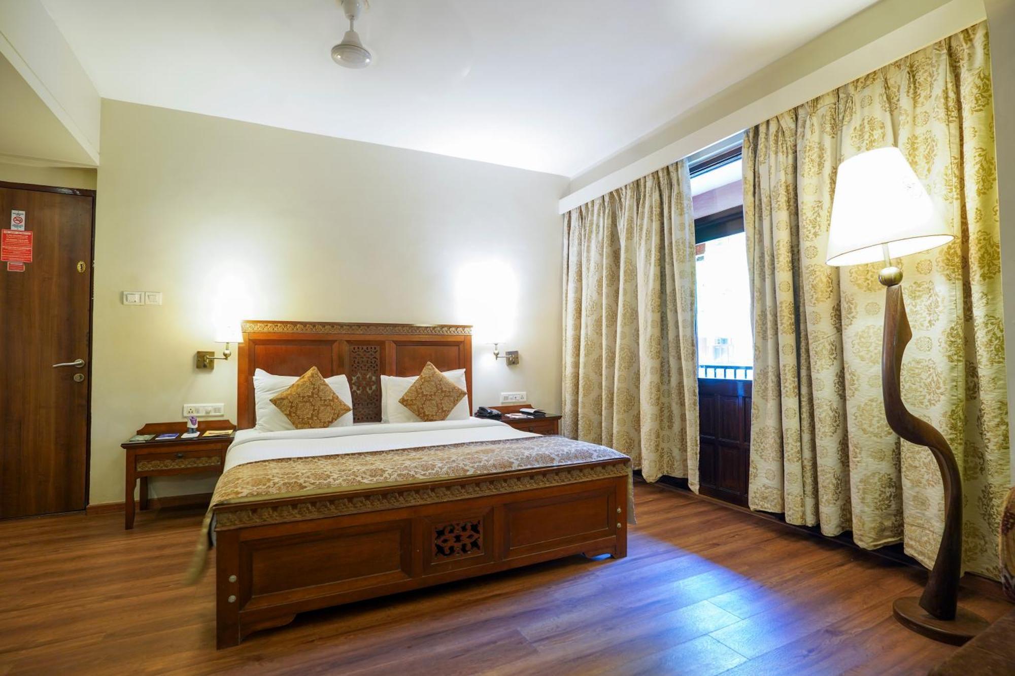 Neelams The Grand Hotel Calangute Exterior photo
