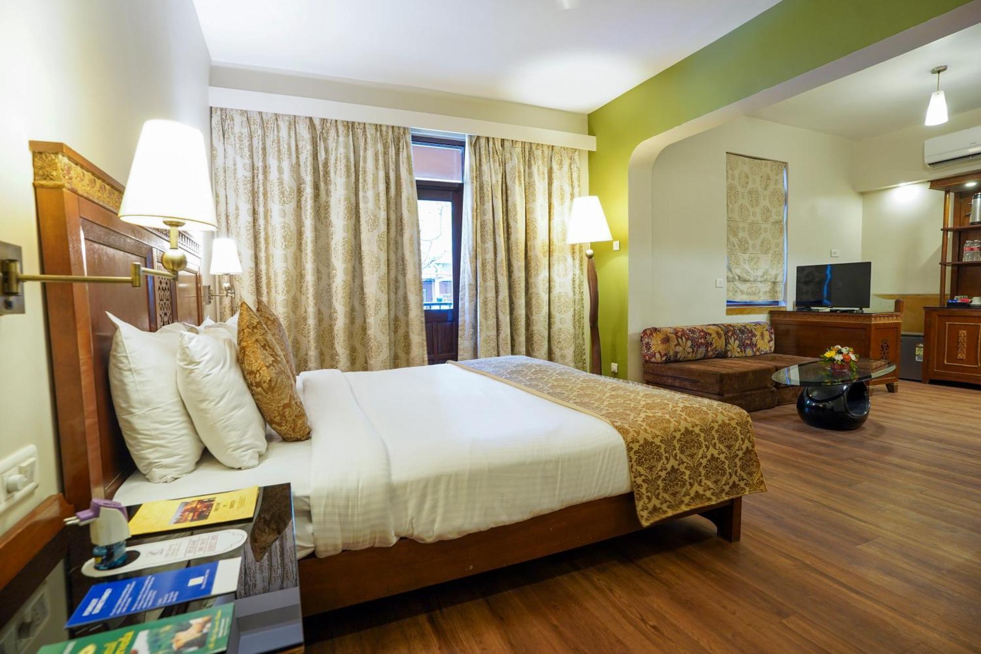 Neelams The Grand Hotel Calangute Exterior photo